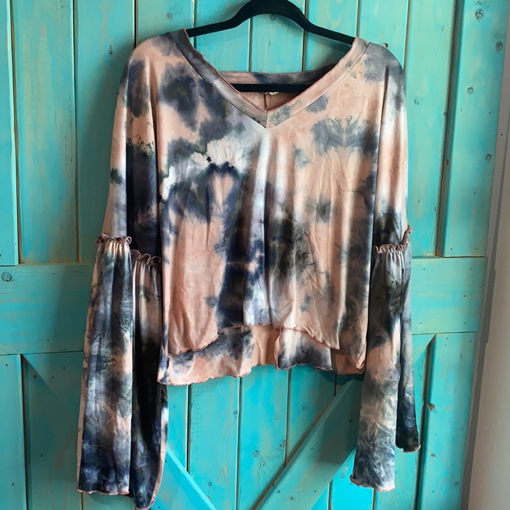EUC Bell sleeved crop top